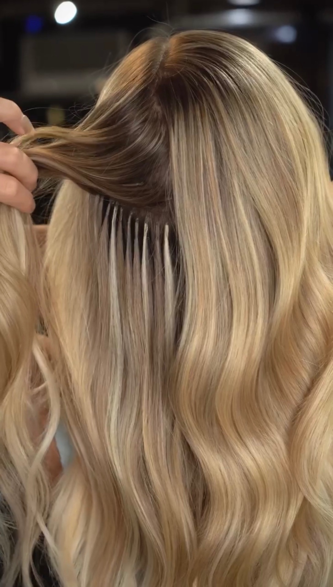 Dimensional blonde highlights with lived-in root